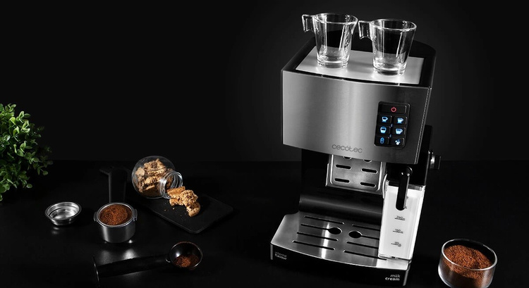 Podgrzewacz filiżanek i pojemny zbiornik na wodę